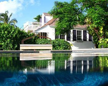 Squires Estate Hotel โกเวอร์เนอร์สฮาร์เบอร์ ภายนอก รูปภาพ